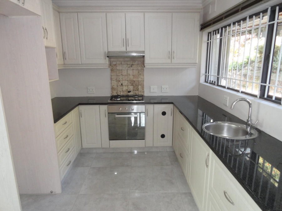 To Let 5 Bedroom Property for Rent in Kloof KwaZulu-Natal