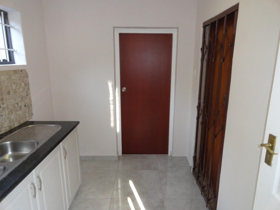 To Let 5 Bedroom Property for Rent in Kloof KwaZulu-Natal