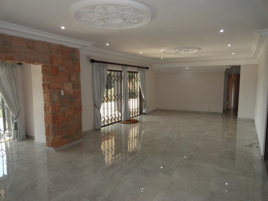 To Let 5 Bedroom Property for Rent in Kloof KwaZulu-Natal