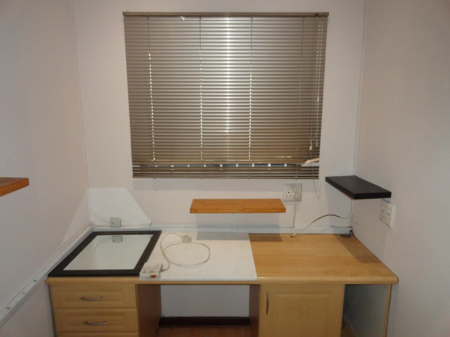 To Let 5 Bedroom Property for Rent in Kloof KwaZulu-Natal