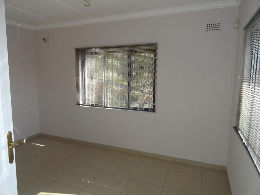 To Let 5 Bedroom Property for Rent in Kloof KwaZulu-Natal