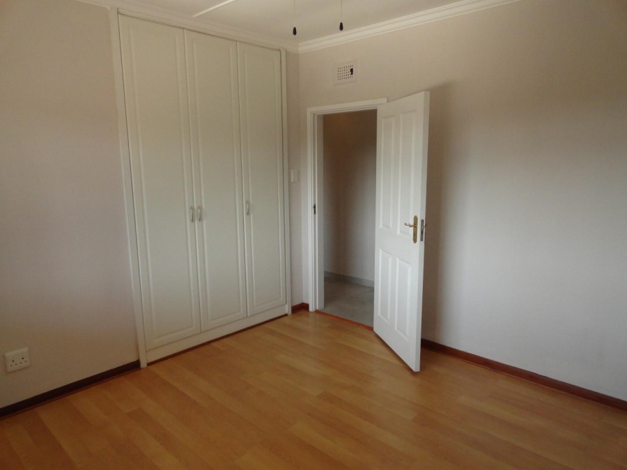 To Let 5 Bedroom Property for Rent in Kloof KwaZulu-Natal