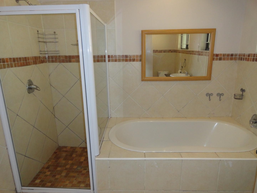 To Let 5 Bedroom Property for Rent in Kloof KwaZulu-Natal