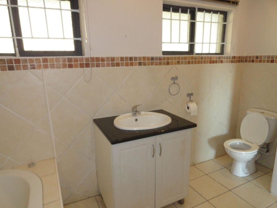 To Let 5 Bedroom Property for Rent in Kloof KwaZulu-Natal