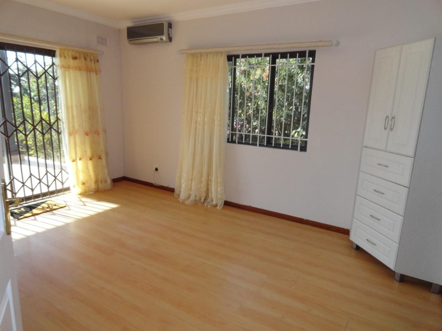 To Let 5 Bedroom Property for Rent in Kloof KwaZulu-Natal