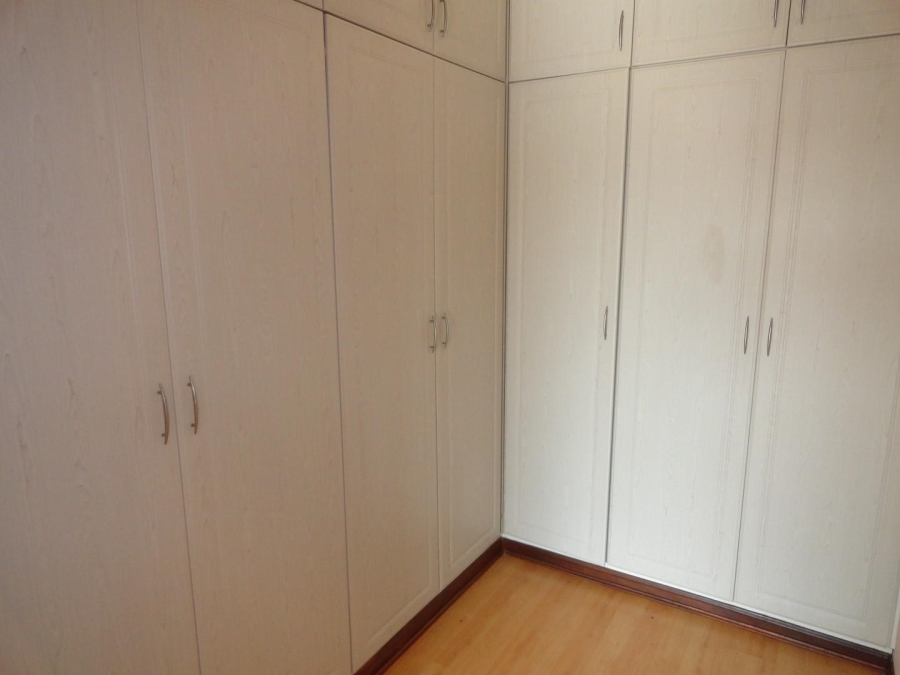 To Let 5 Bedroom Property for Rent in Kloof KwaZulu-Natal