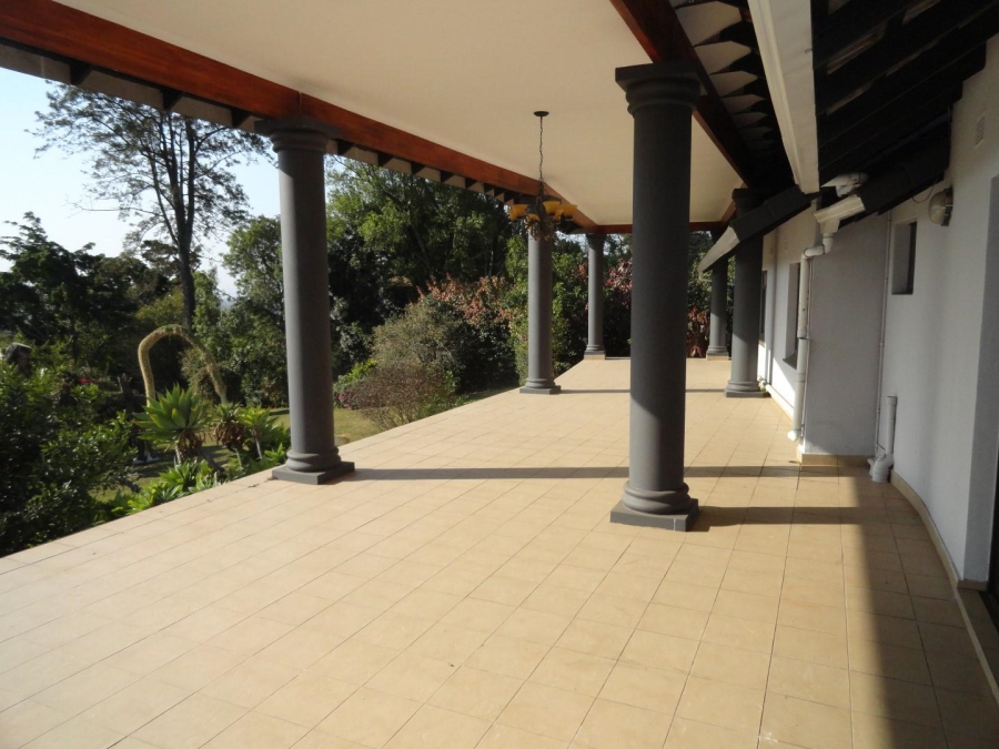 To Let 5 Bedroom Property for Rent in Kloof KwaZulu-Natal