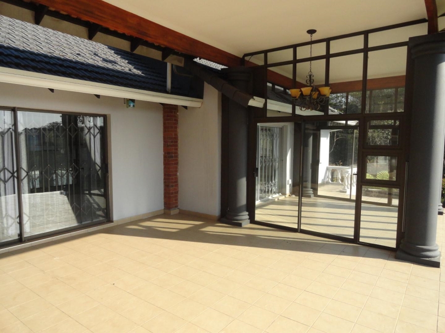 To Let 5 Bedroom Property for Rent in Kloof KwaZulu-Natal