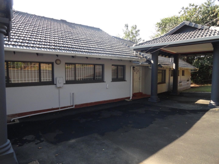 To Let 5 Bedroom Property for Rent in Kloof KwaZulu-Natal