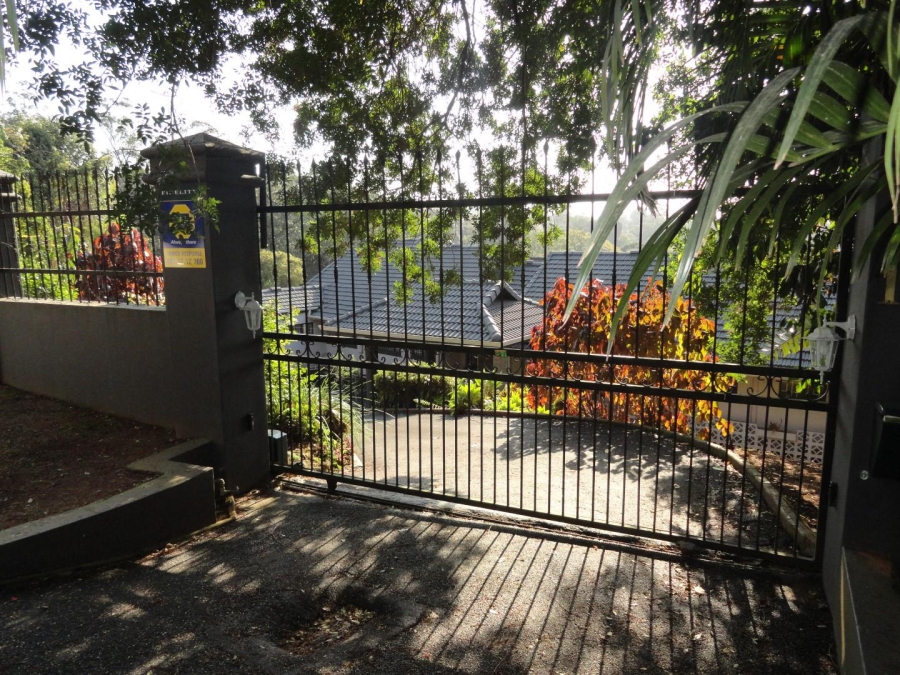 To Let 5 Bedroom Property for Rent in Kloof KwaZulu-Natal