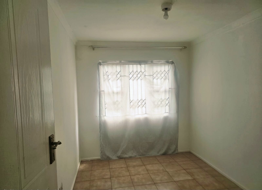 To Let 6 Bedroom Property for Rent in Brindhaven KwaZulu-Natal