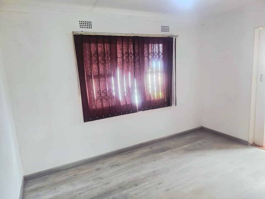 To Let 6 Bedroom Property for Rent in Brindhaven KwaZulu-Natal