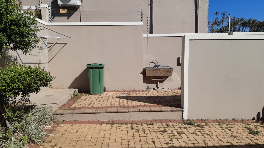 To Let 3 Bedroom Property for Rent in Amanzimtoti KwaZulu-Natal