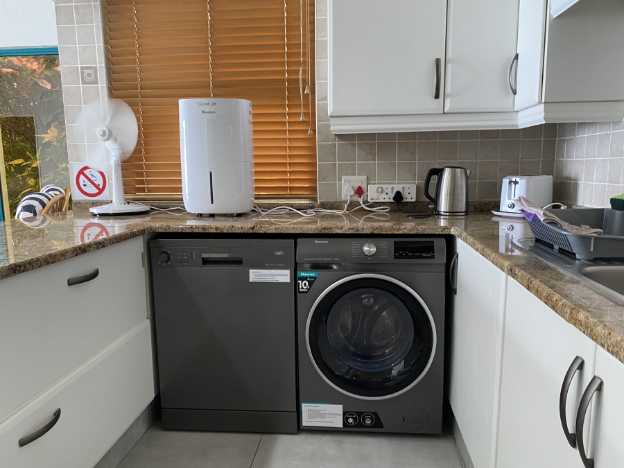 To Let 2 Bedroom Property for Rent in Shakas Rock KwaZulu-Natal