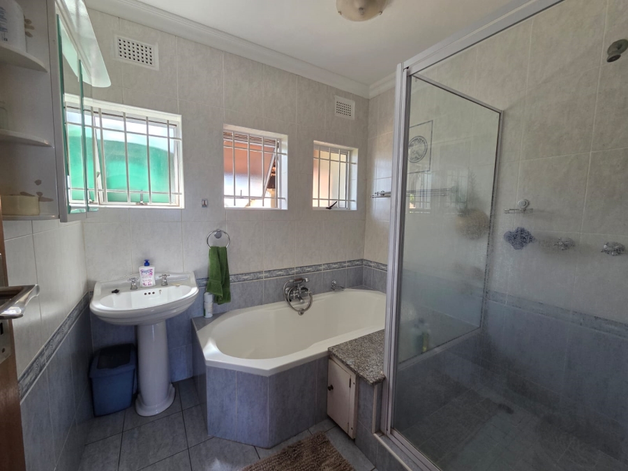 5 Bedroom Property for Sale in Bluff KwaZulu-Natal
