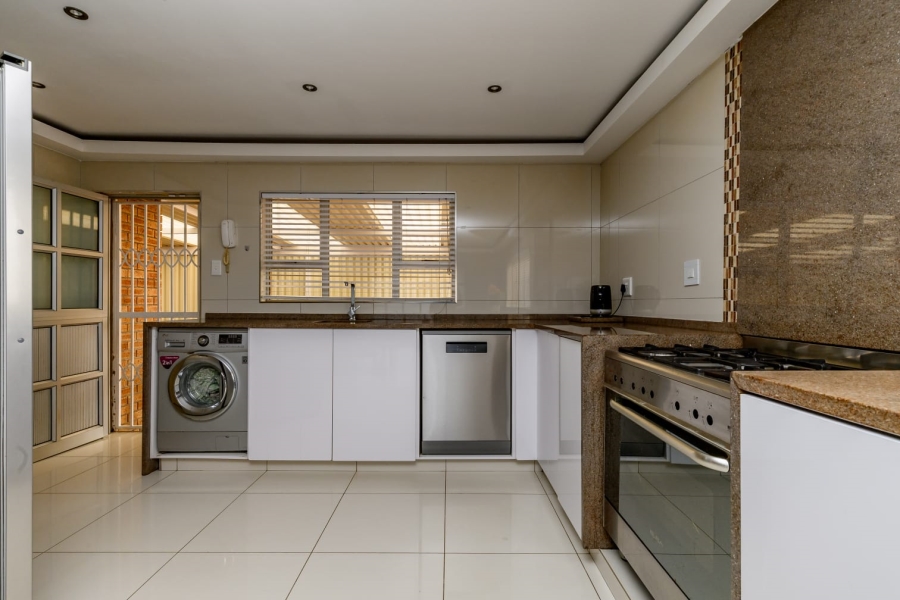 3 Bedroom Property for Sale in Treasure Beach KwaZulu-Natal