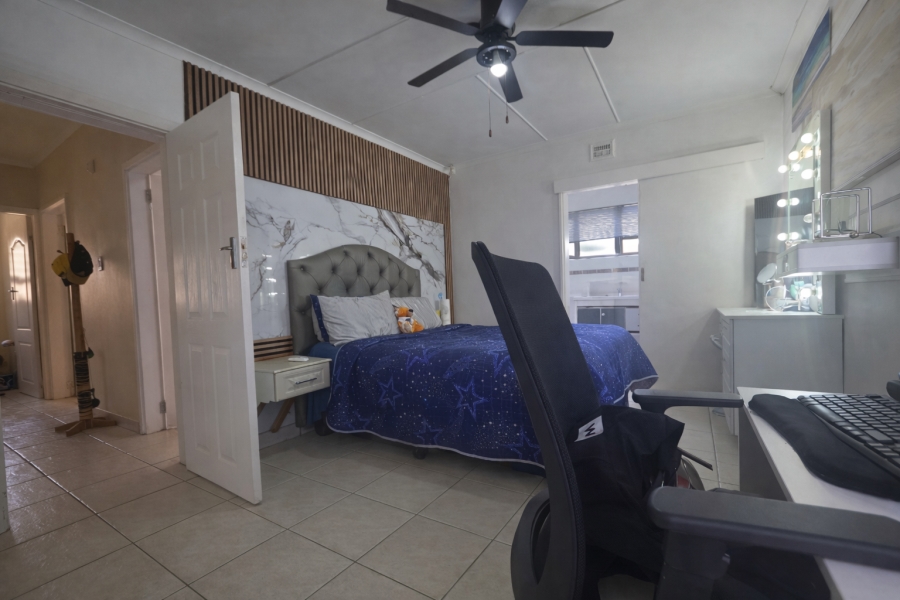 4 Bedroom Property for Sale in Athlone Park KwaZulu-Natal