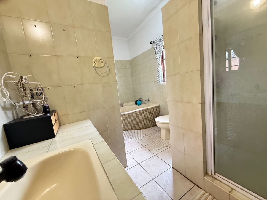 5 Bedroom Property for Sale in Panorama KwaZulu-Natal