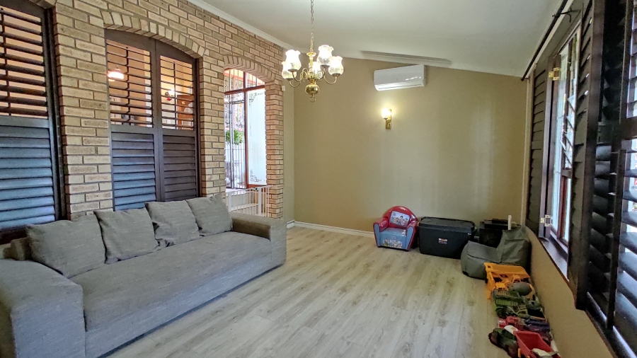 3 Bedroom Property for Sale in Dawncliffe KwaZulu-Natal