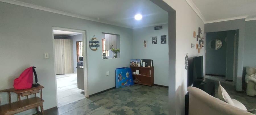 4 Bedroom Property for Sale in Crestview KwaZulu-Natal