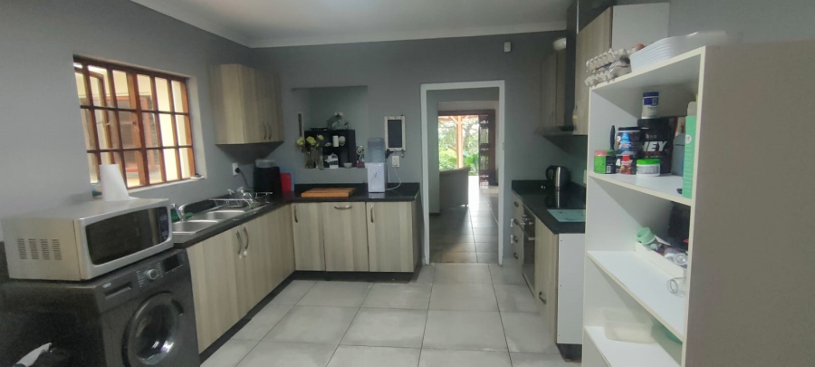 4 Bedroom Property for Sale in Crestview KwaZulu-Natal