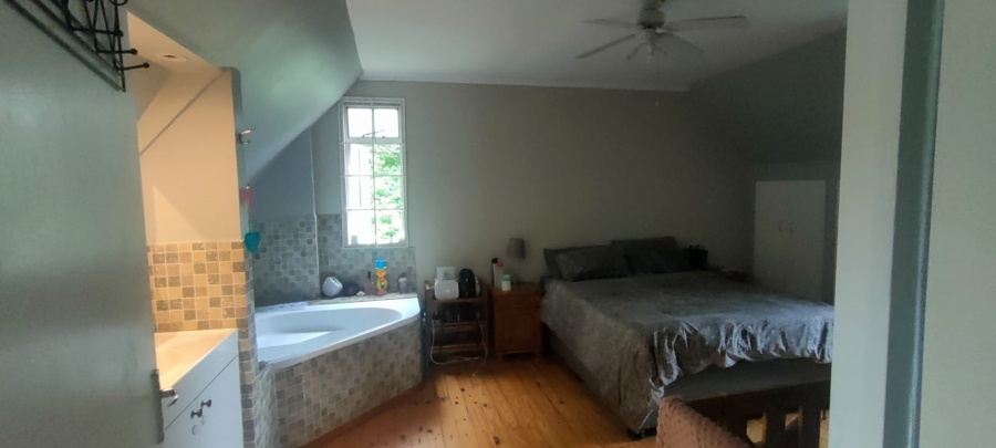 4 Bedroom Property for Sale in Crestview KwaZulu-Natal