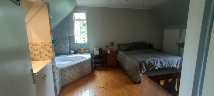 4 Bedroom Property for Sale in Crestview KwaZulu-Natal