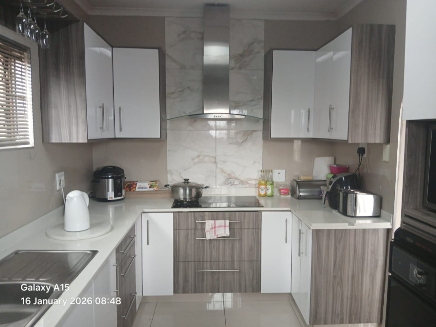 4 Bedroom Property for Sale in Burlington Heights KwaZulu-Natal