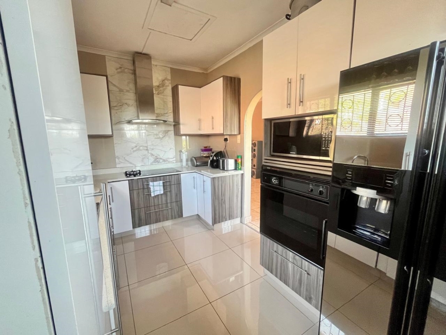 4 Bedroom Property for Sale in Burlington Heights KwaZulu-Natal