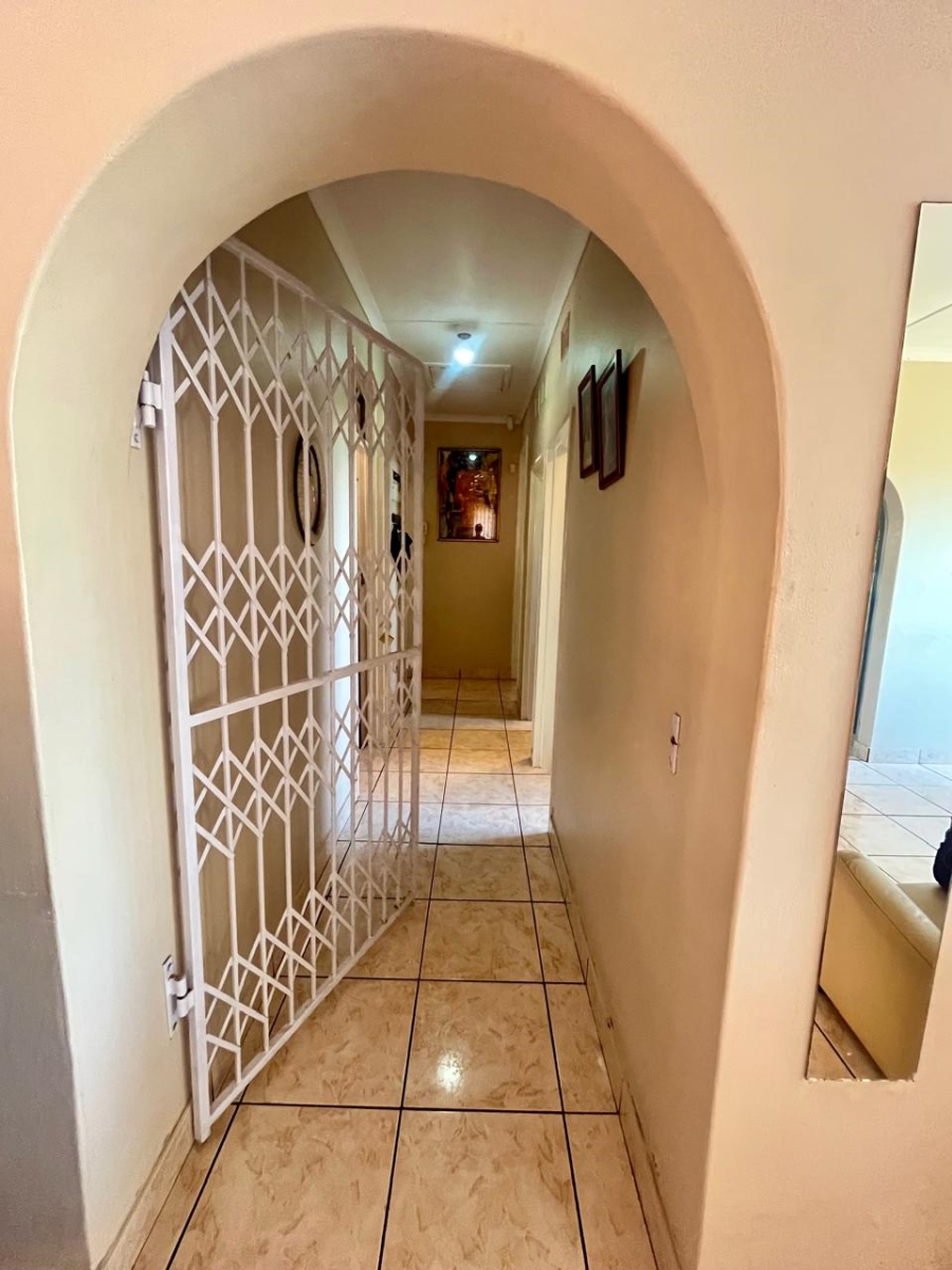 4 Bedroom Property for Sale in Burlington Heights KwaZulu-Natal