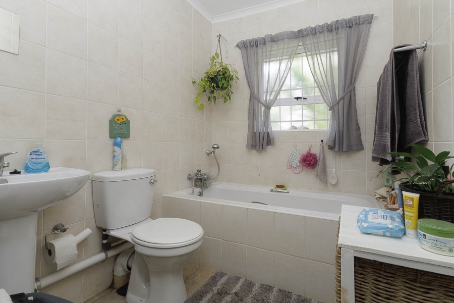 5 Bedroom Property for Sale in Forest Hills KwaZulu-Natal