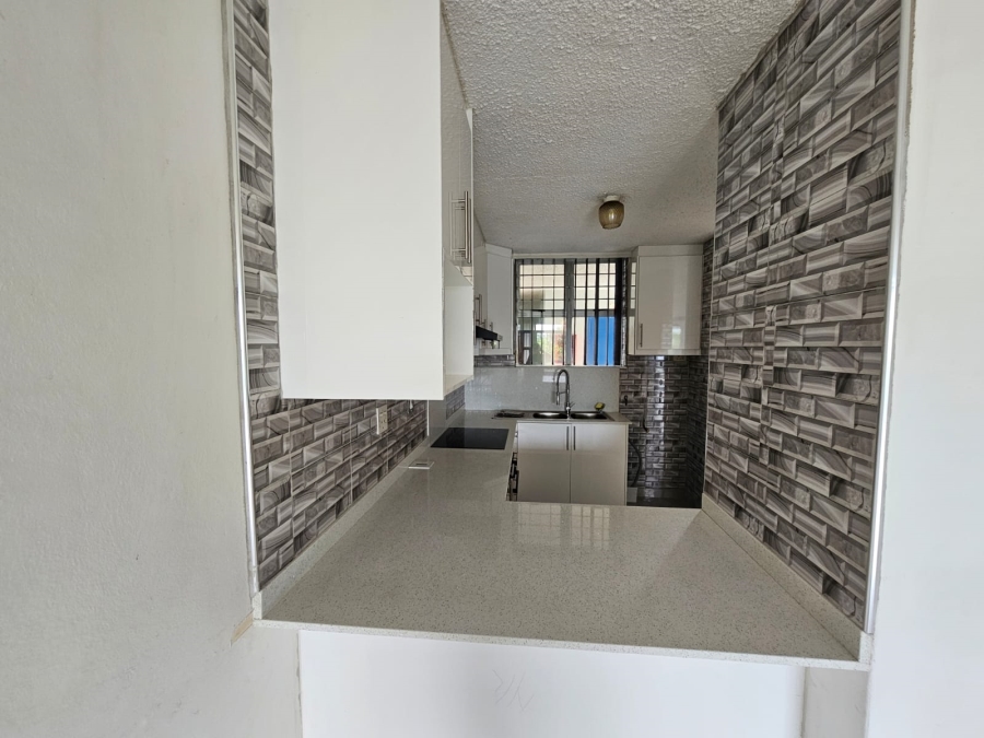 To Let 2 Bedroom Property for Rent in Doonside KwaZulu-Natal