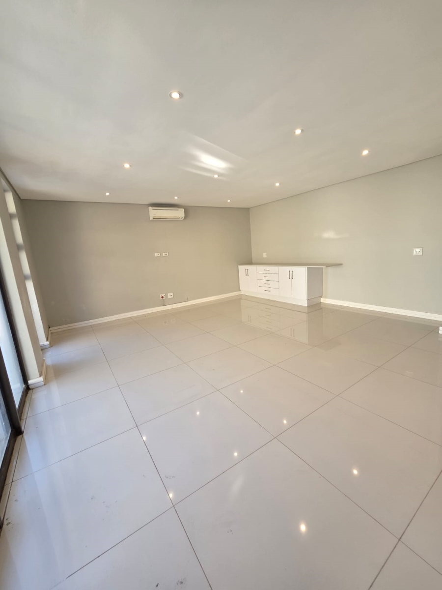 5 Bedroom Property for Sale in Izinga KwaZulu-Natal