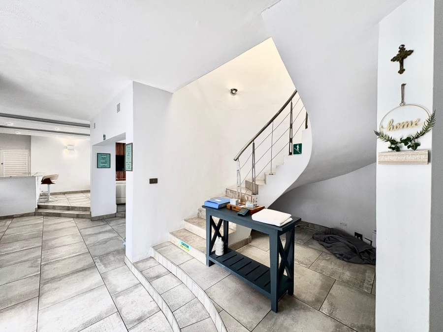 6 Bedroom Property for Sale in Umhlanga KwaZulu-Natal