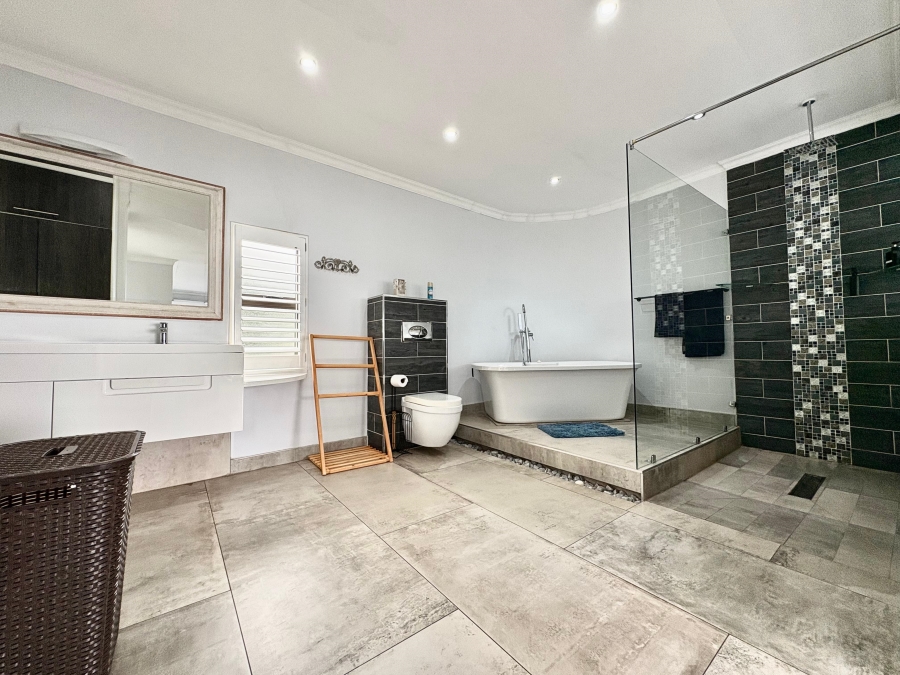 6 Bedroom Property for Sale in Umhlanga KwaZulu-Natal