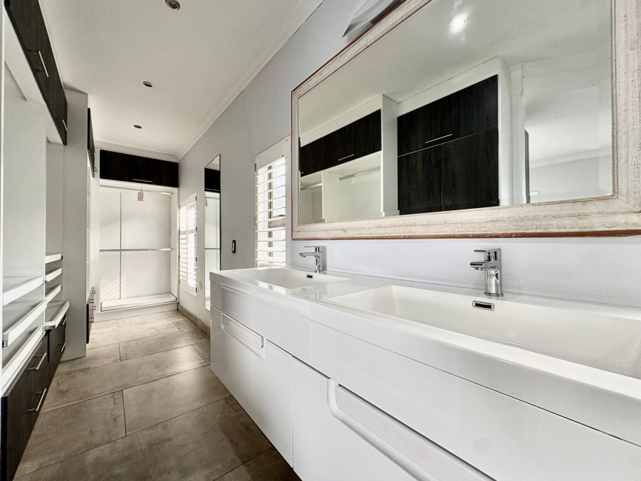 6 Bedroom Property for Sale in Umhlanga KwaZulu-Natal