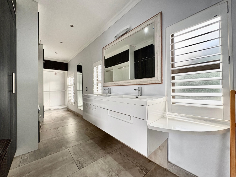 6 Bedroom Property for Sale in Umhlanga KwaZulu-Natal