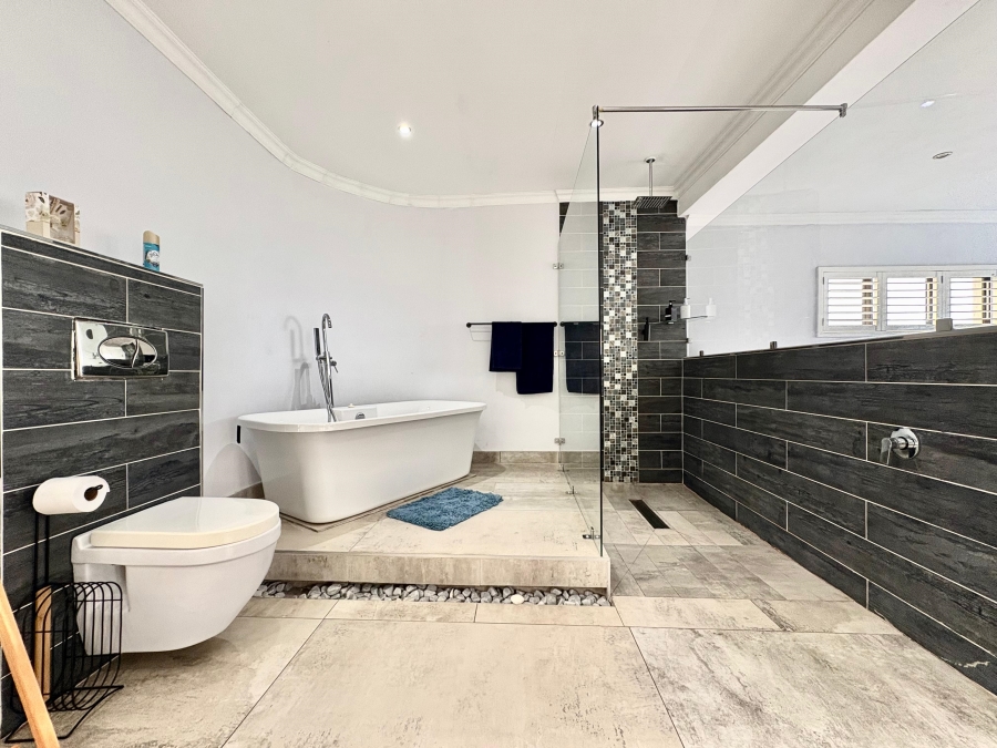 6 Bedroom Property for Sale in Umhlanga KwaZulu-Natal