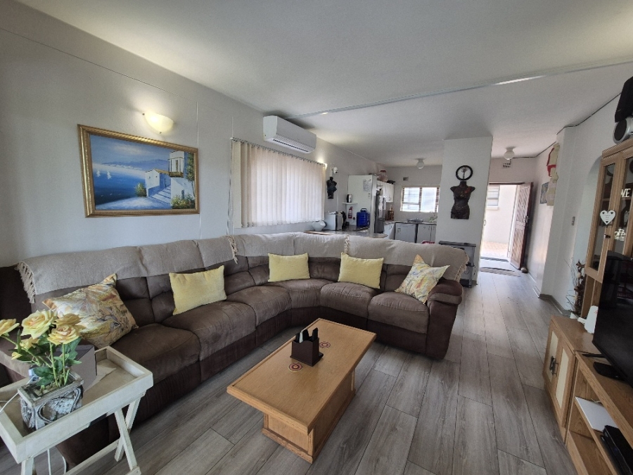 2 Bedroom Property for Sale in Manaba Beach KwaZulu-Natal