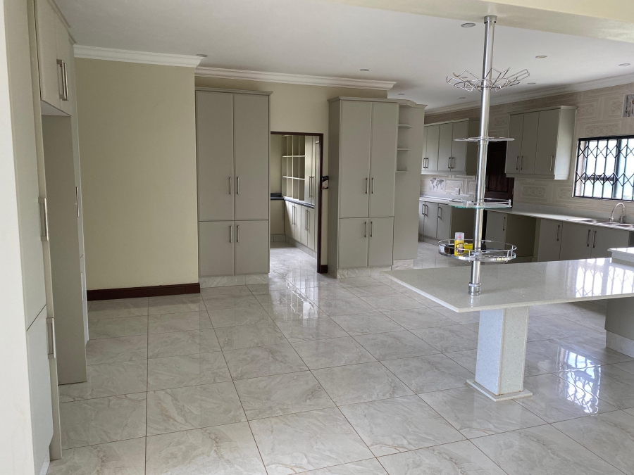 6 Bedroom Property for Sale in Hilton Gardens KwaZulu-Natal