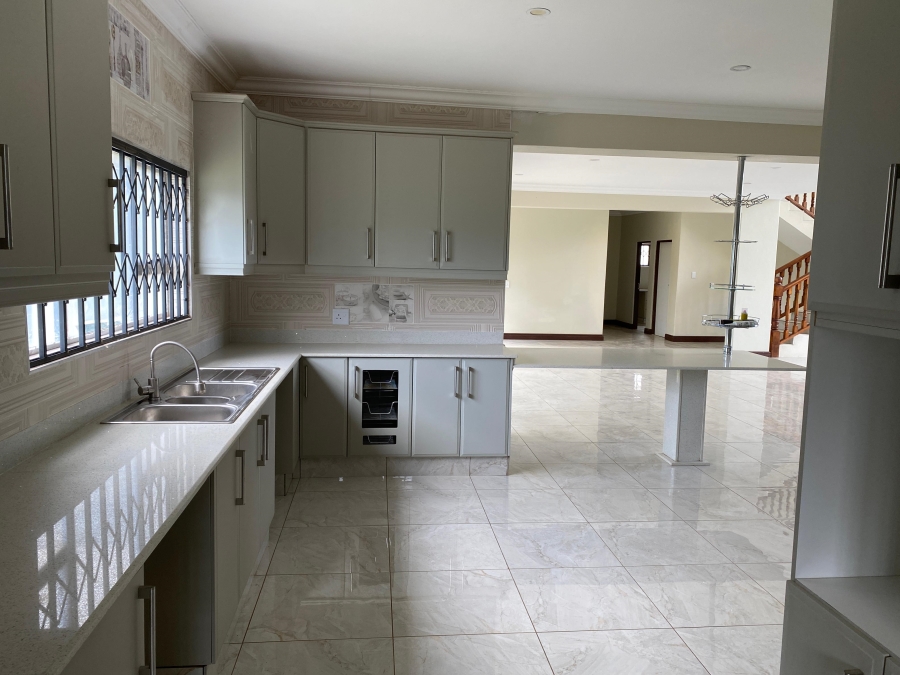 6 Bedroom Property for Sale in Hilton Gardens KwaZulu-Natal