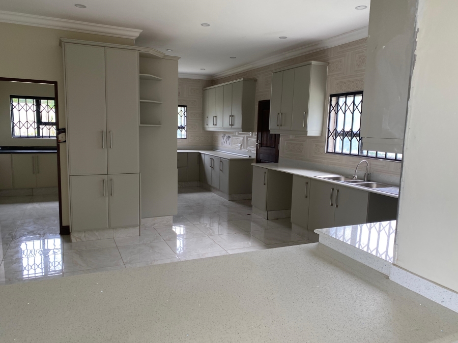 6 Bedroom Property for Sale in Hilton Gardens KwaZulu-Natal