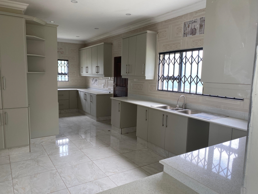 6 Bedroom Property for Sale in Hilton Gardens KwaZulu-Natal