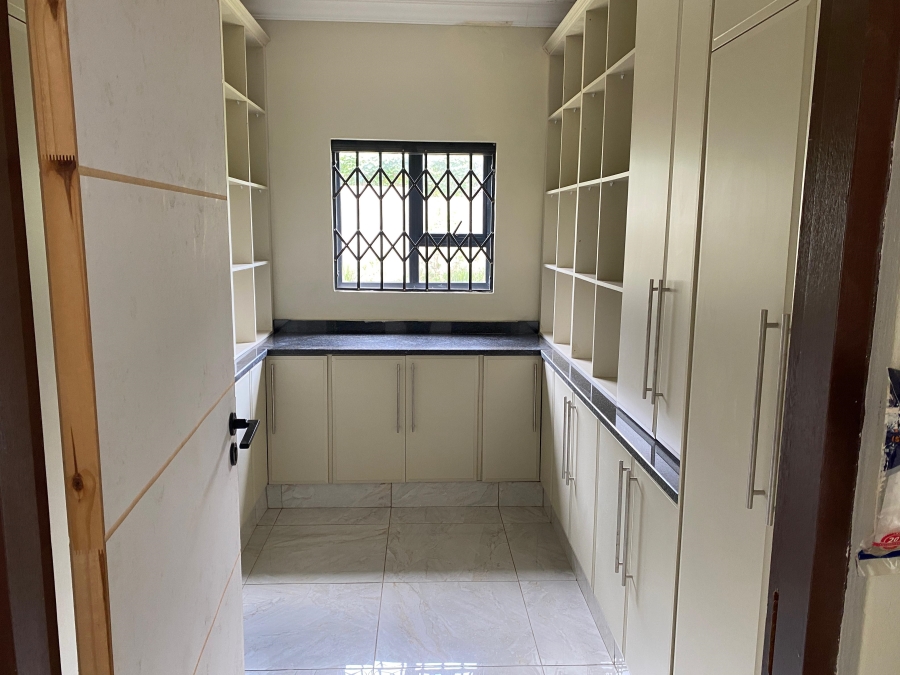 6 Bedroom Property for Sale in Hilton Gardens KwaZulu-Natal