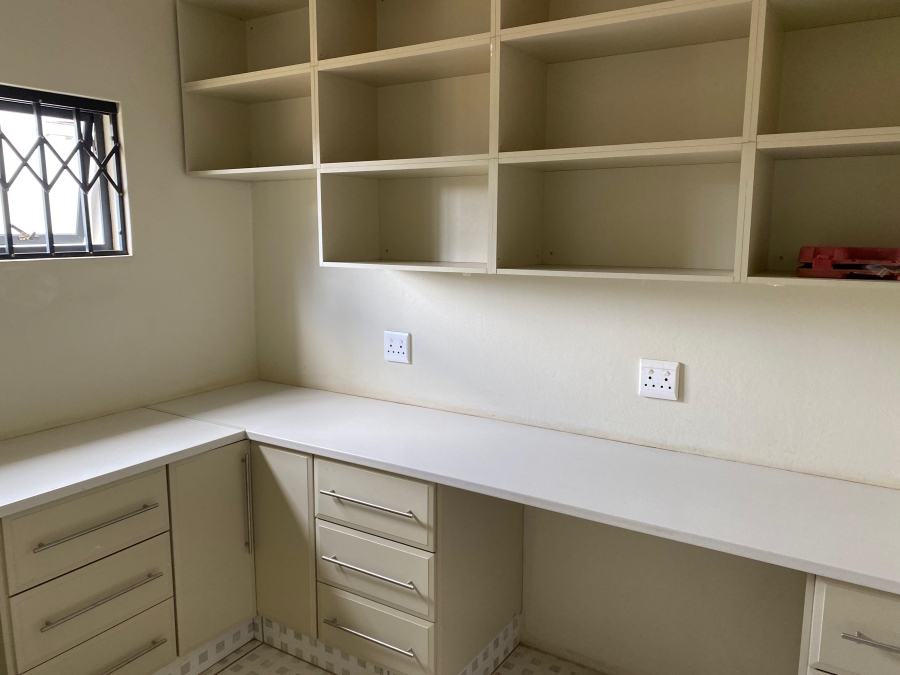 6 Bedroom Property for Sale in Hilton Gardens KwaZulu-Natal