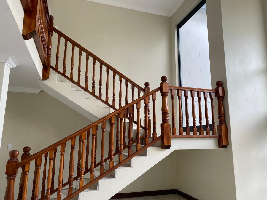 6 Bedroom Property for Sale in Hilton Gardens KwaZulu-Natal