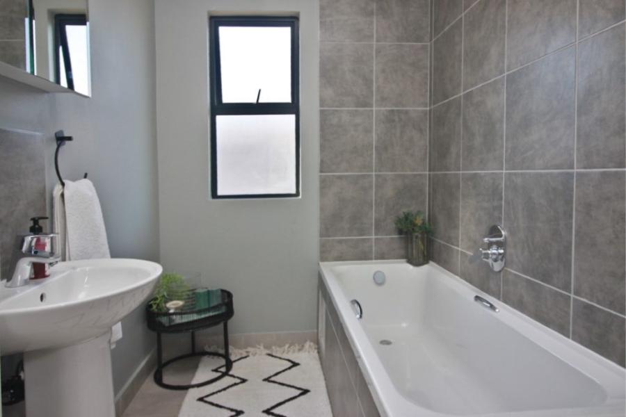 2 Bedroom Property for Sale in Shakaskraal KwaZulu-Natal