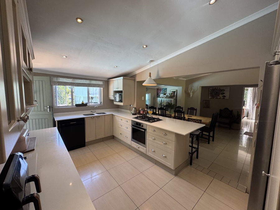 5 Bedroom Property for Sale in Hayfields KwaZulu-Natal