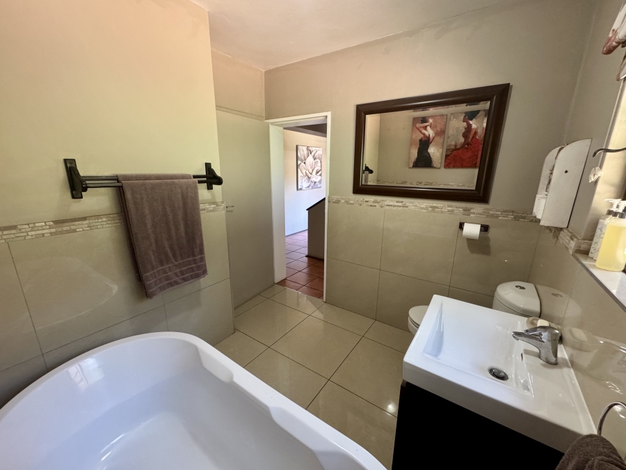 5 Bedroom Property for Sale in Clarendon KwaZulu-Natal