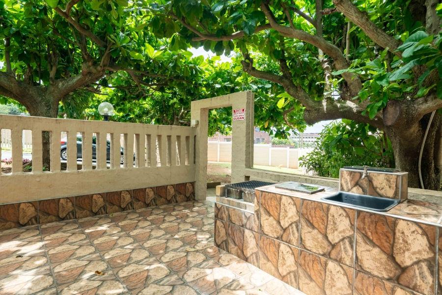 2 Bedroom Property for Sale in Amanzimtoti KwaZulu-Natal